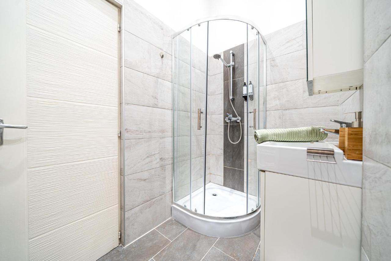 Apartment A30- Boutique Apartments, Location. By Bqa *